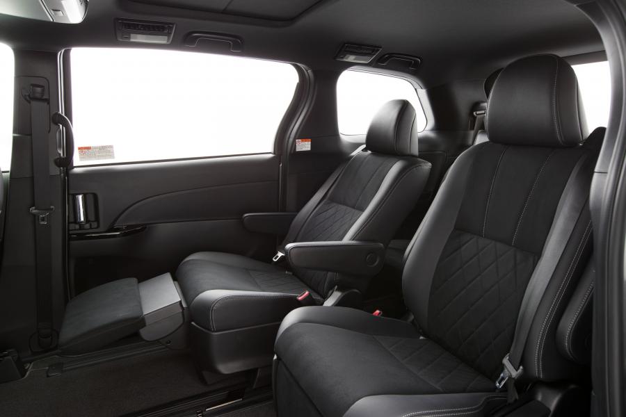 Интерьер Toyota Tarago 2016 года  (фото 9 из 10)